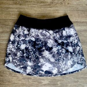ZELOS SKORT IN NAVY BLACK & WHITE PRINT SIZE S